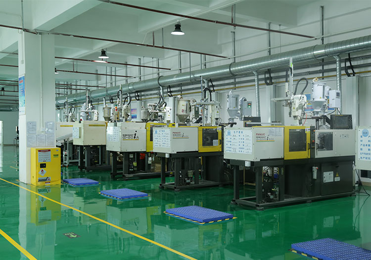 Injection molding machine in the molding workshop on the third floor of forwa